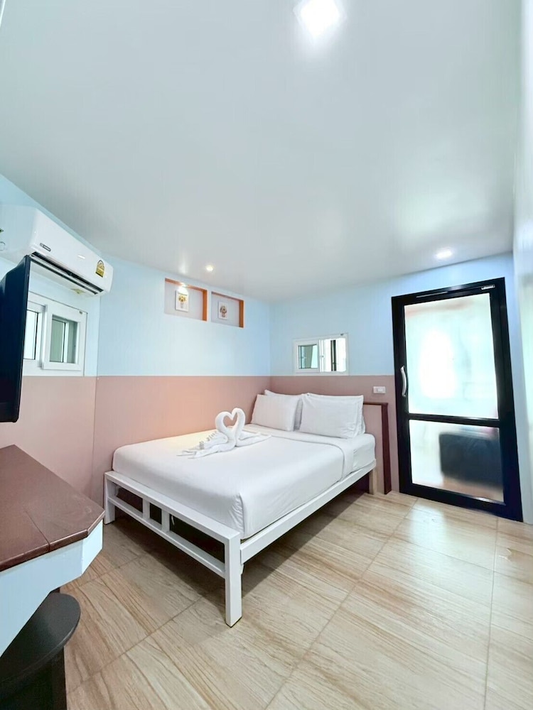 Good Dream Hotel 12/49