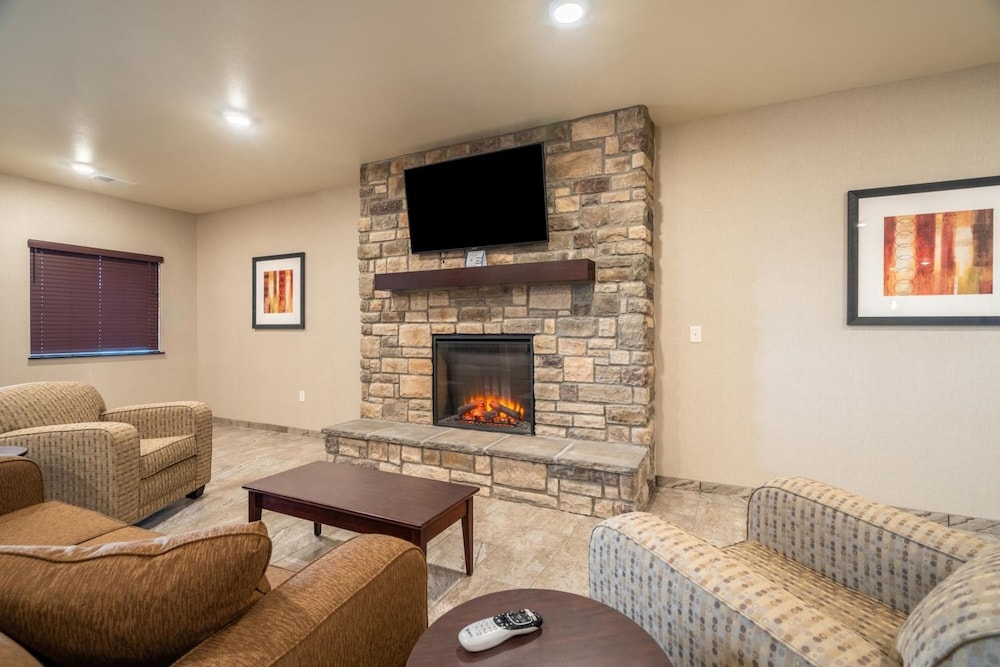 Cobblestone Hotel & Suites - Newport 36/61