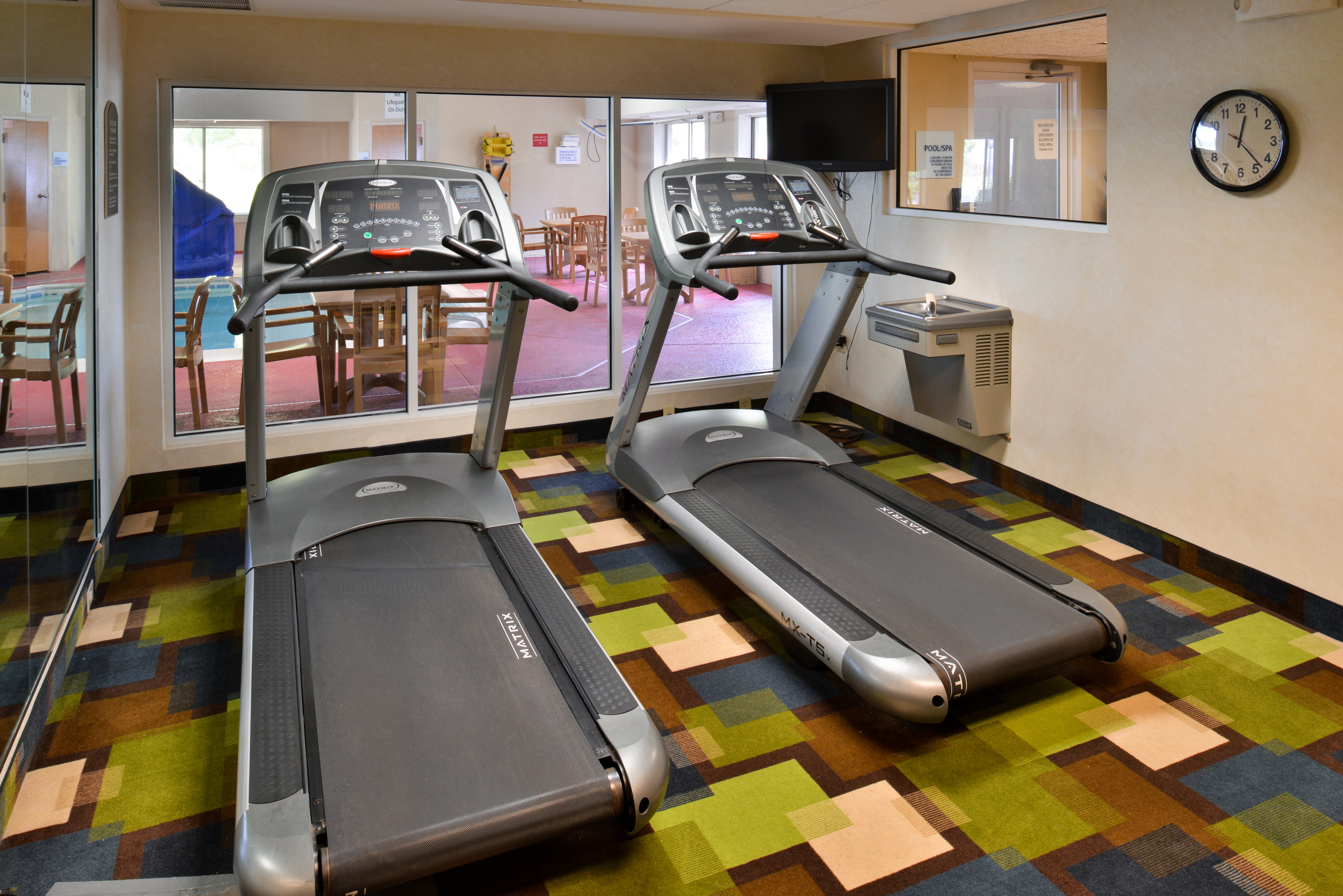 Holiday Inn Express Suites St Joseph 38/69