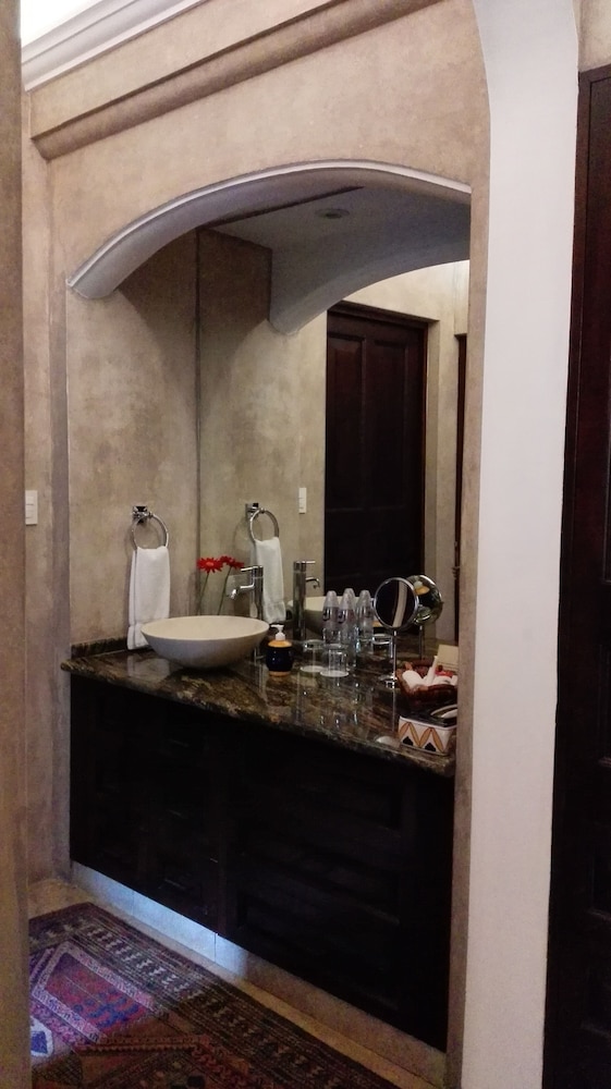 San Rafael Hotel 50/50