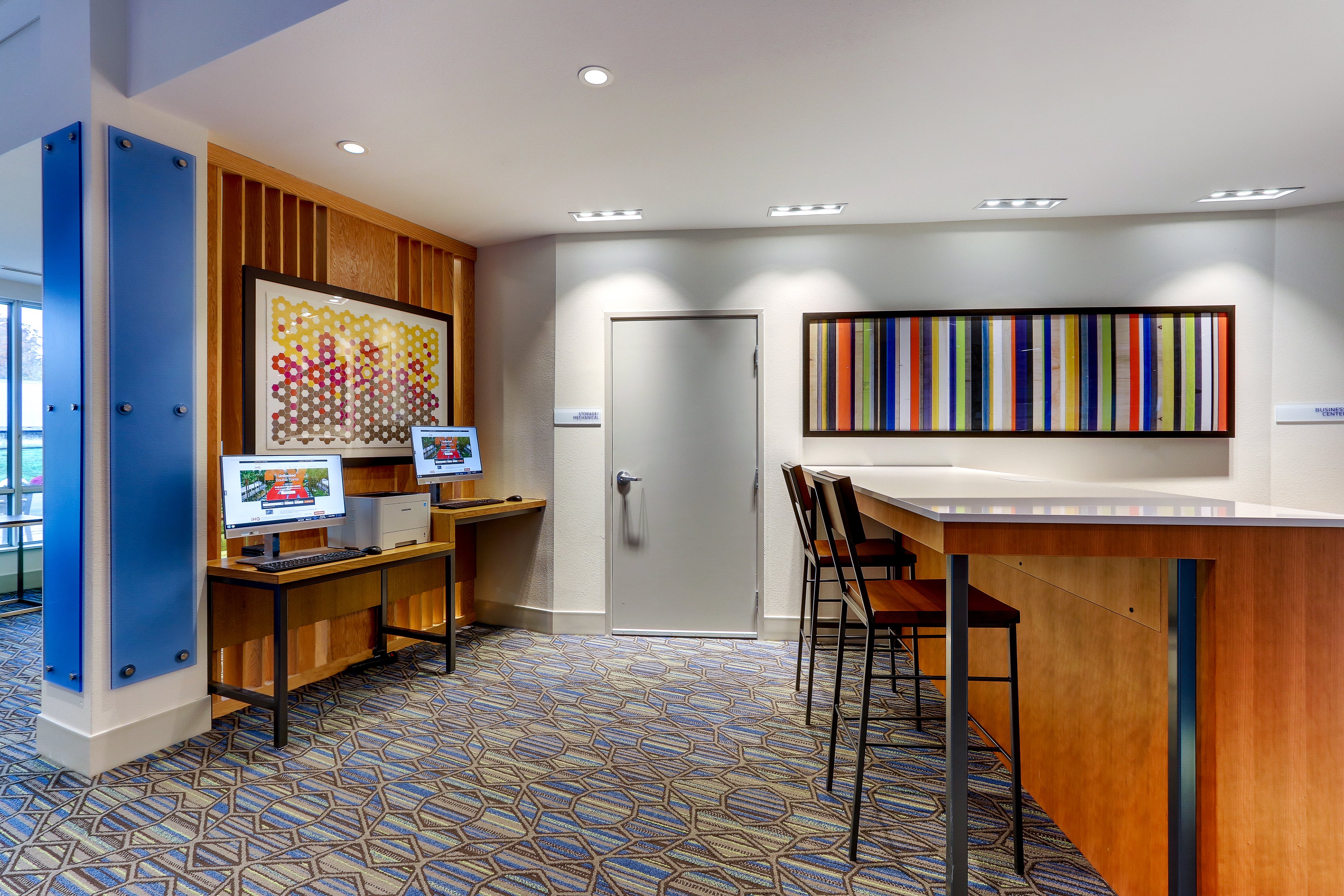 Holiday Inn Express Suites Middletown Goshen 53/71