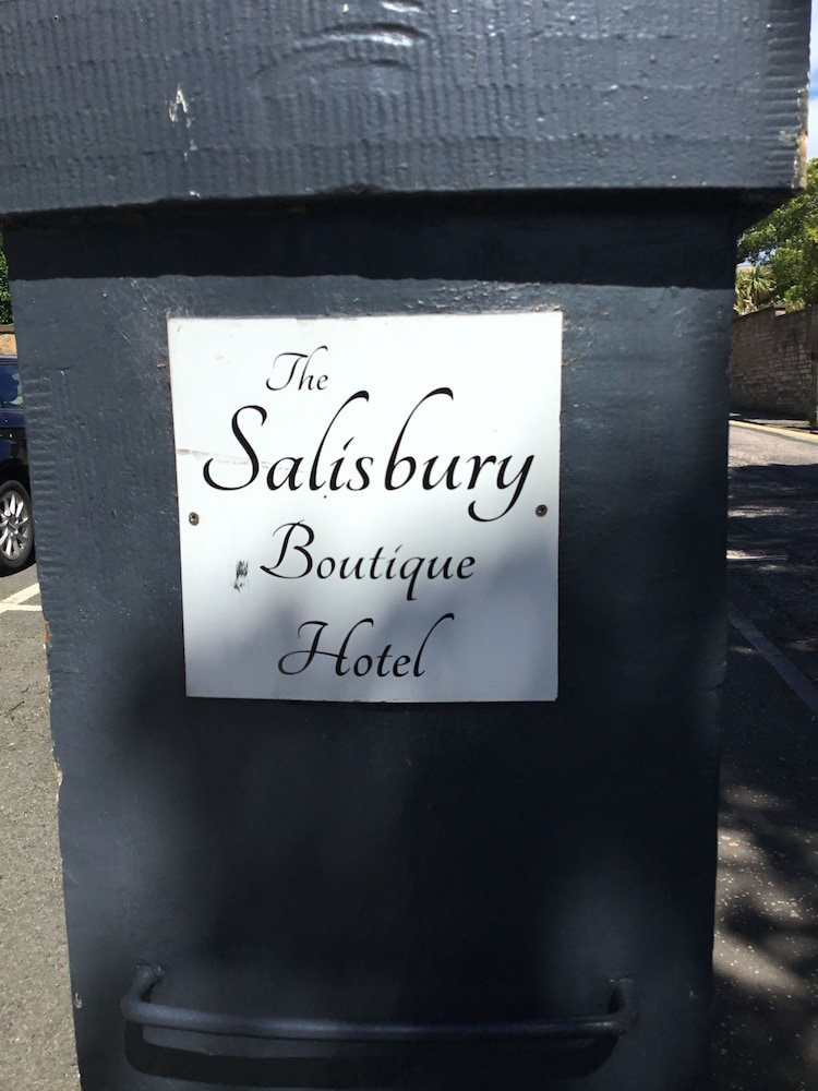 The Salisbury Hotel 4/53