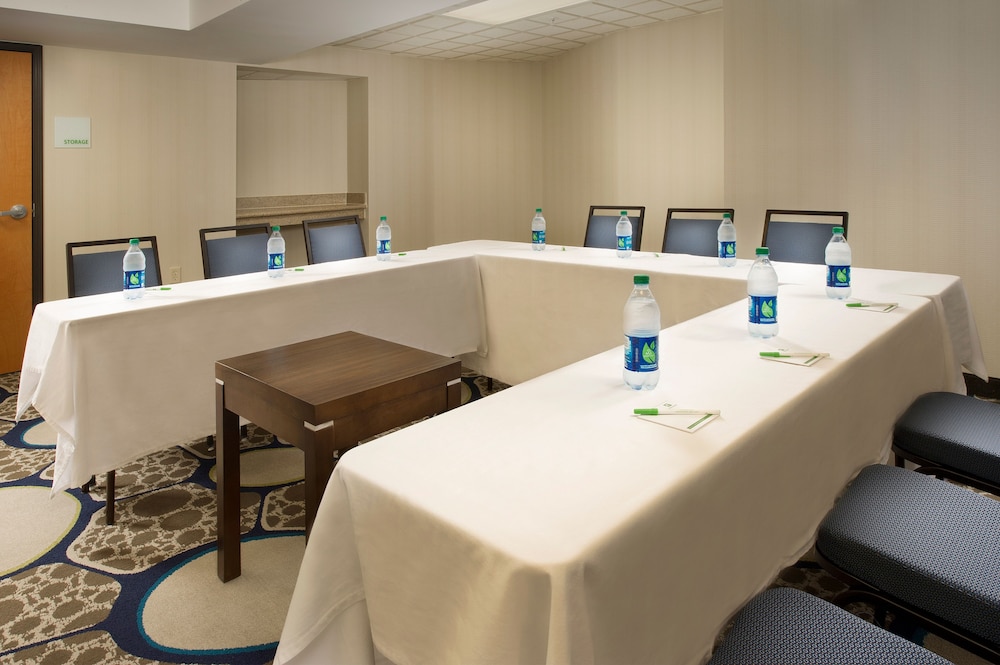 Holiday Inn El Paso Airport 57/74