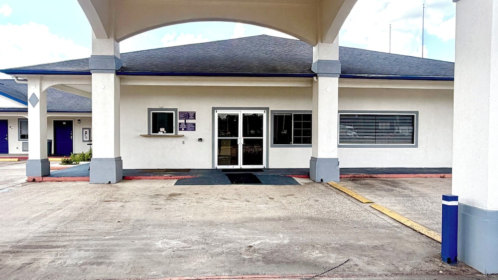 Luxury Inn & Suites Liberty 55/65