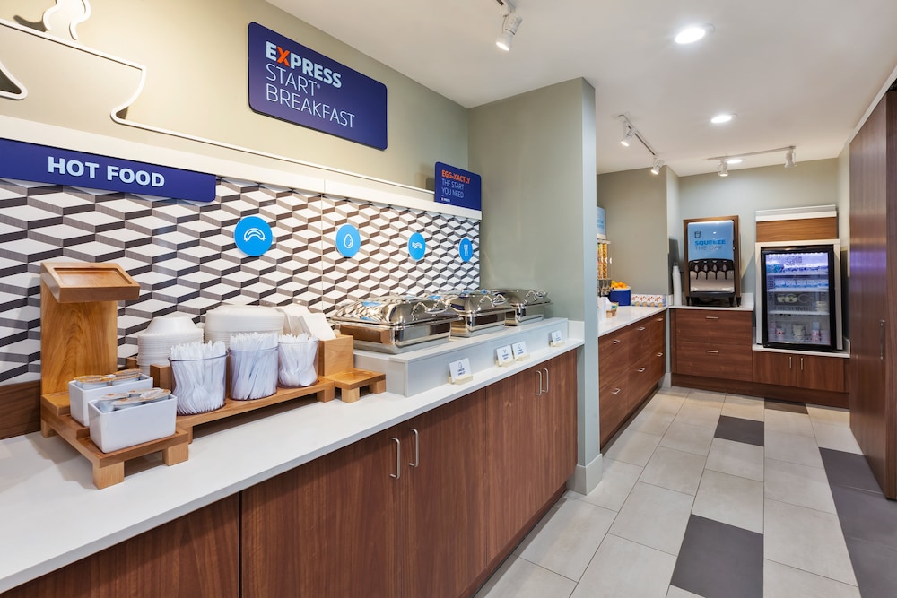 Holiday Inn Express Detroit-Warren (Gm Tech Ctr), an IHG Hotel 49/56