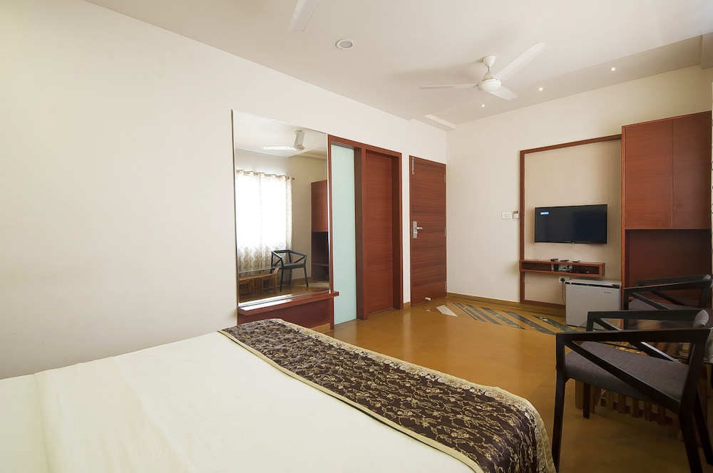 Uddhav Vilas Hotel 41/46