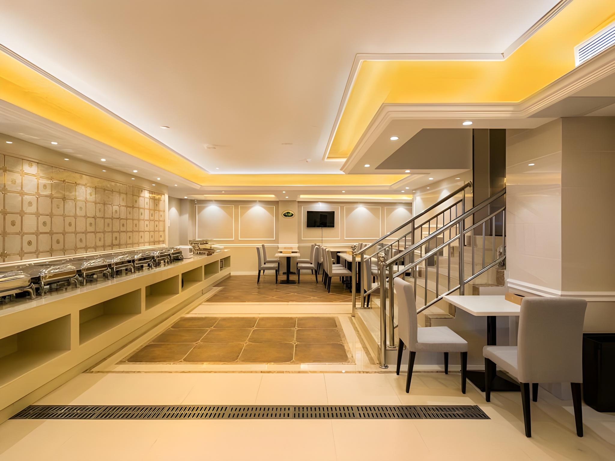 Vienna Hotel (Guangzhou railway station & Xiaobei subway station) 45/48