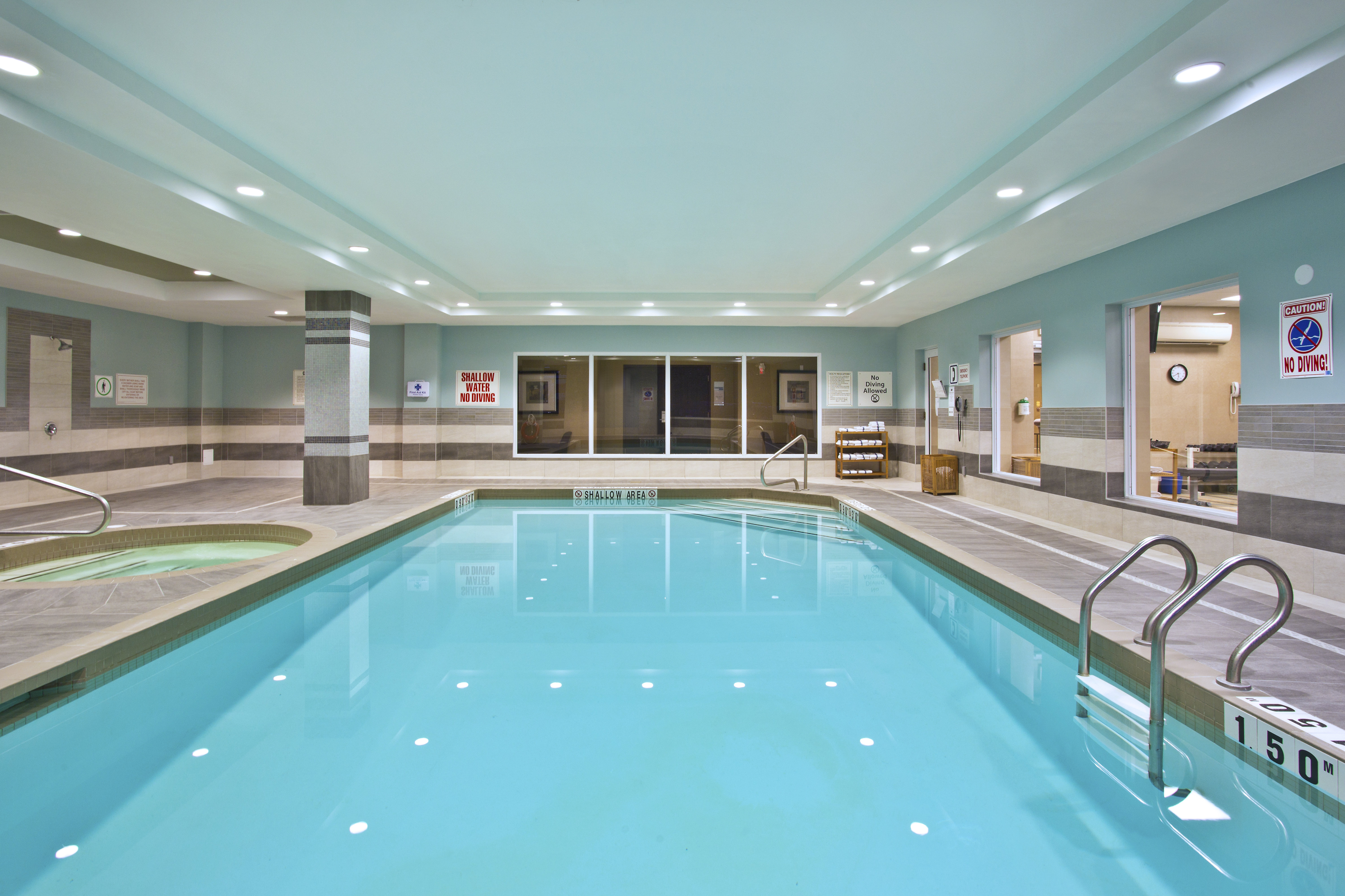 Holiday Inn Express Hotel Suites Kingston 37/72