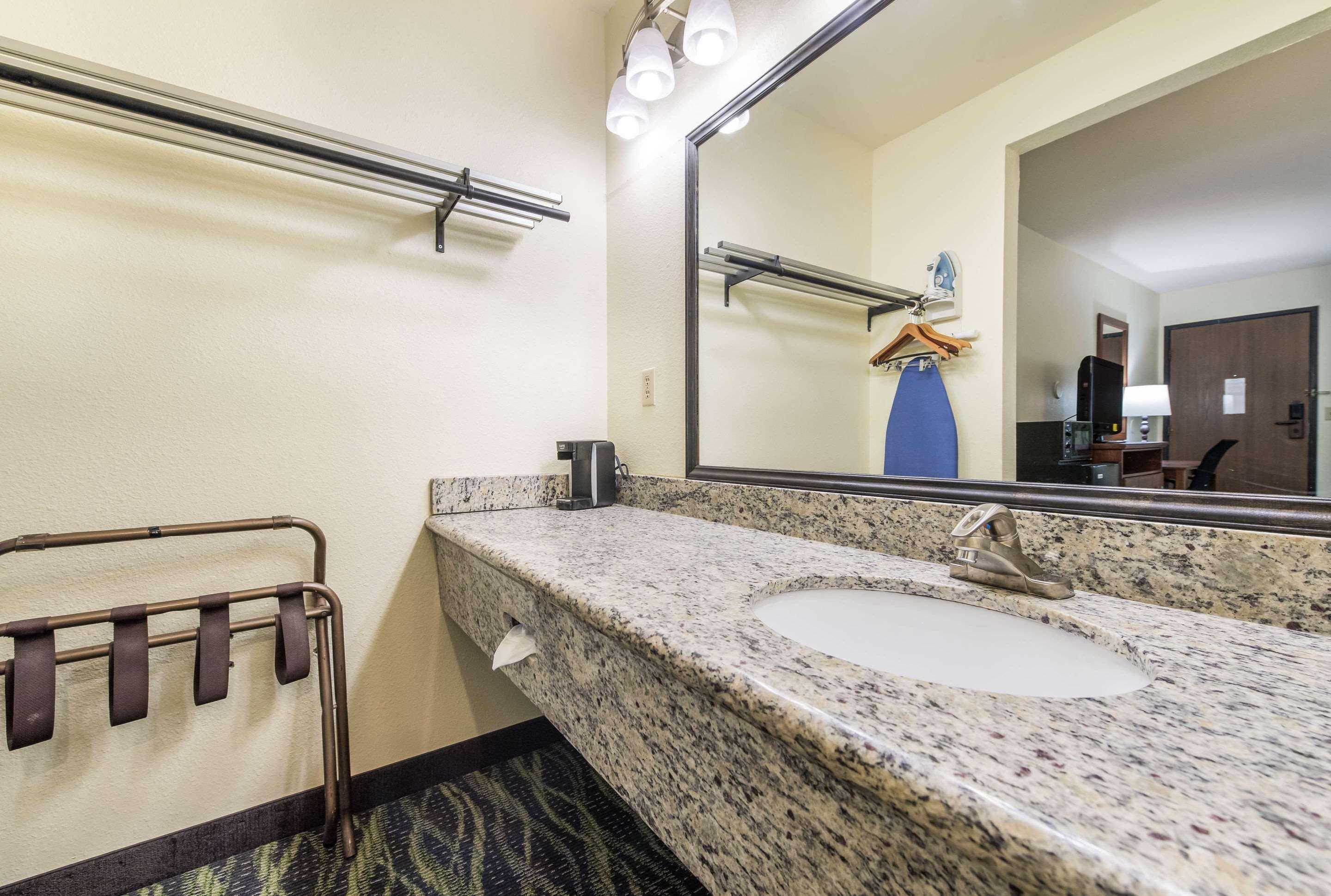Quality Inn Bellevue 23/24