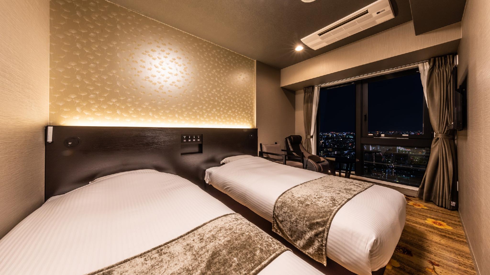 Deluxe, Twin Beds, Fireworks View