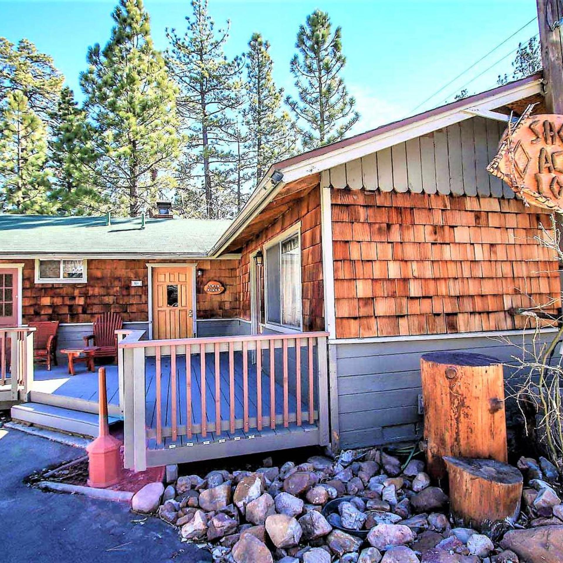Twin Pines Family Cabin by Big Bear Vacations 8/28