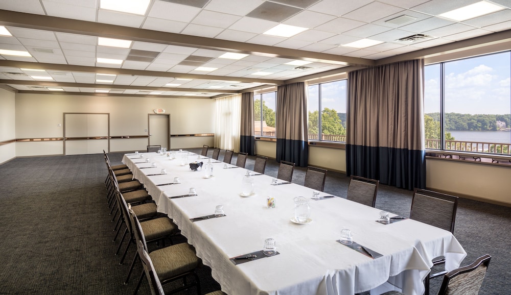 Lodge of Four Seasons Golf Resort Marina Spa 50/66