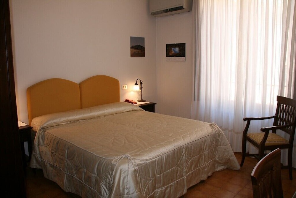 Standard, Single, King Bed
