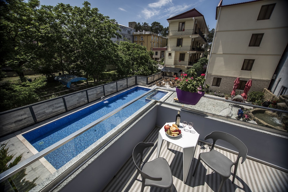 Chveni Ezo Boutique Hotel 41/42
