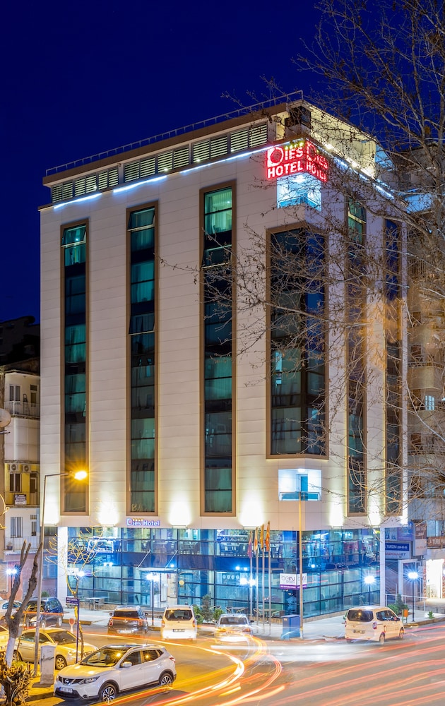 Dies Hotel 2/62