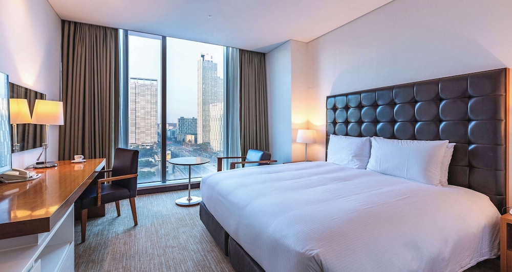 DELUXE, QUEEN BED, PARK VIEW