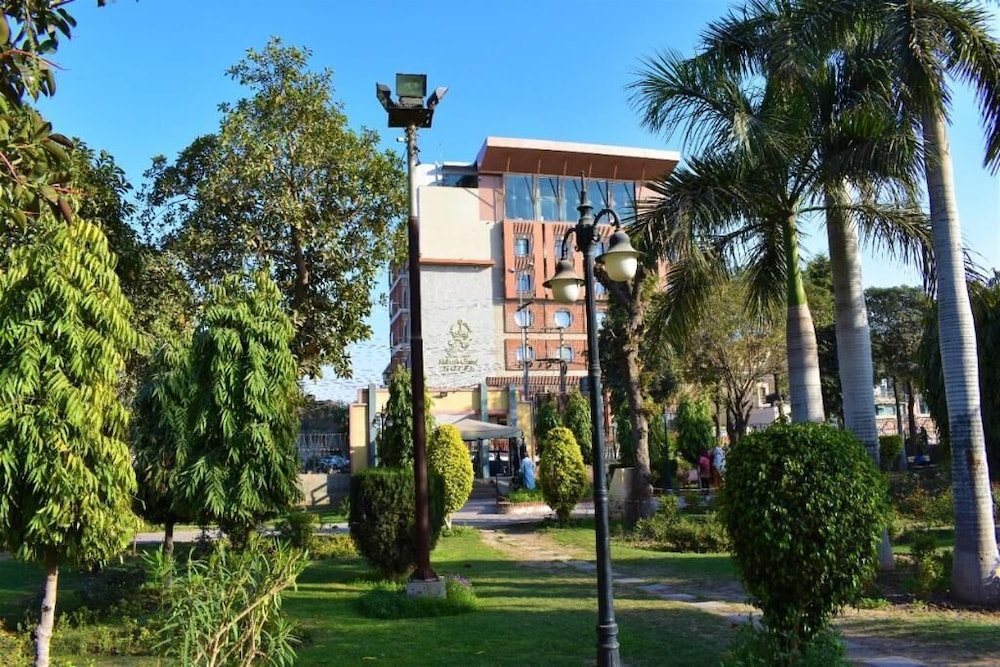 Best Western Plus Grand Hotel Multan 59/61