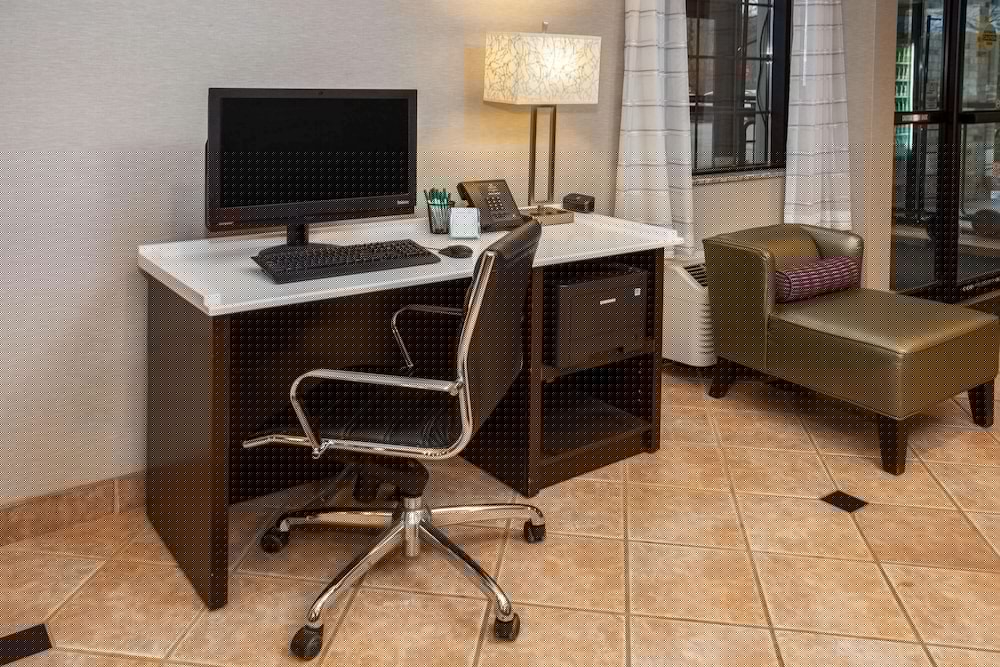 La Quinta Inn Suites By Wyndham Milwaukee Delafield 43/50