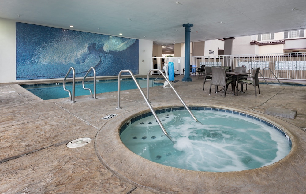 Peacock Suites 7/47
