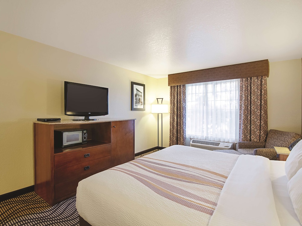 Best Western Plus Riverfront Hotel And Suites 15/37