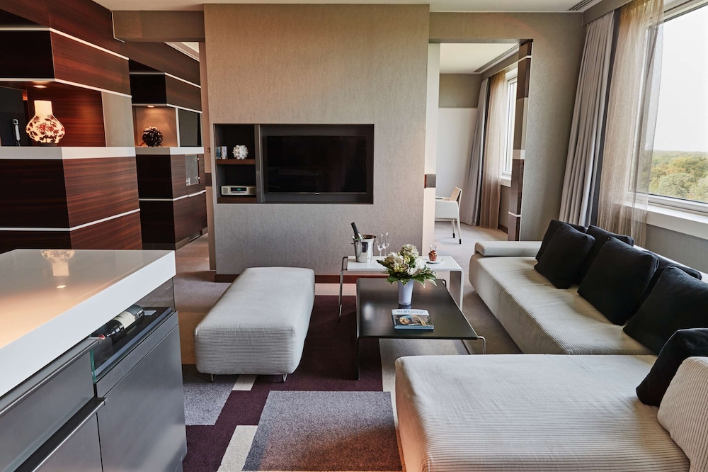 Steigenberger Airport Hotel 25/50