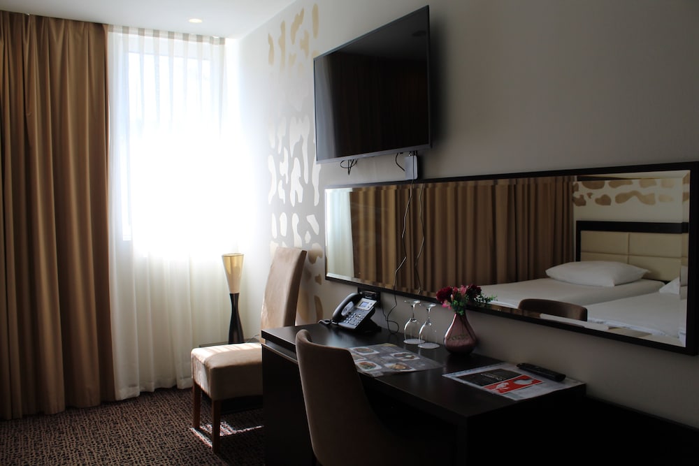 Hotel Diplomat 56/63