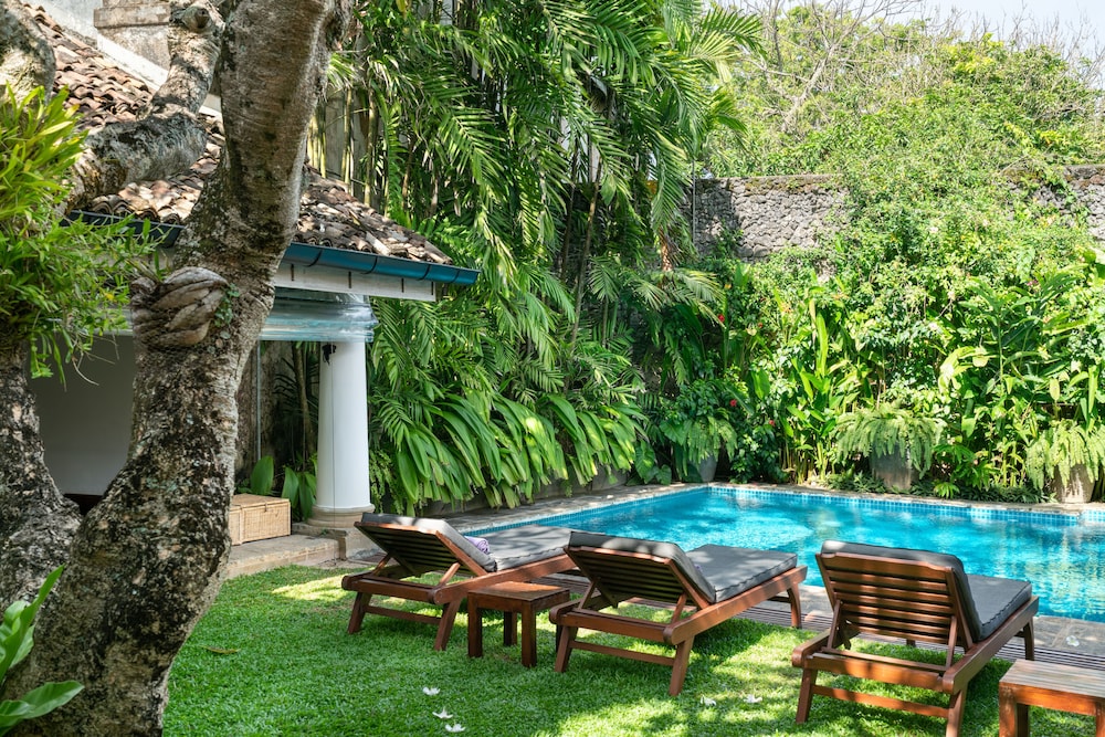 Taru Villas Rampart Street 40/50