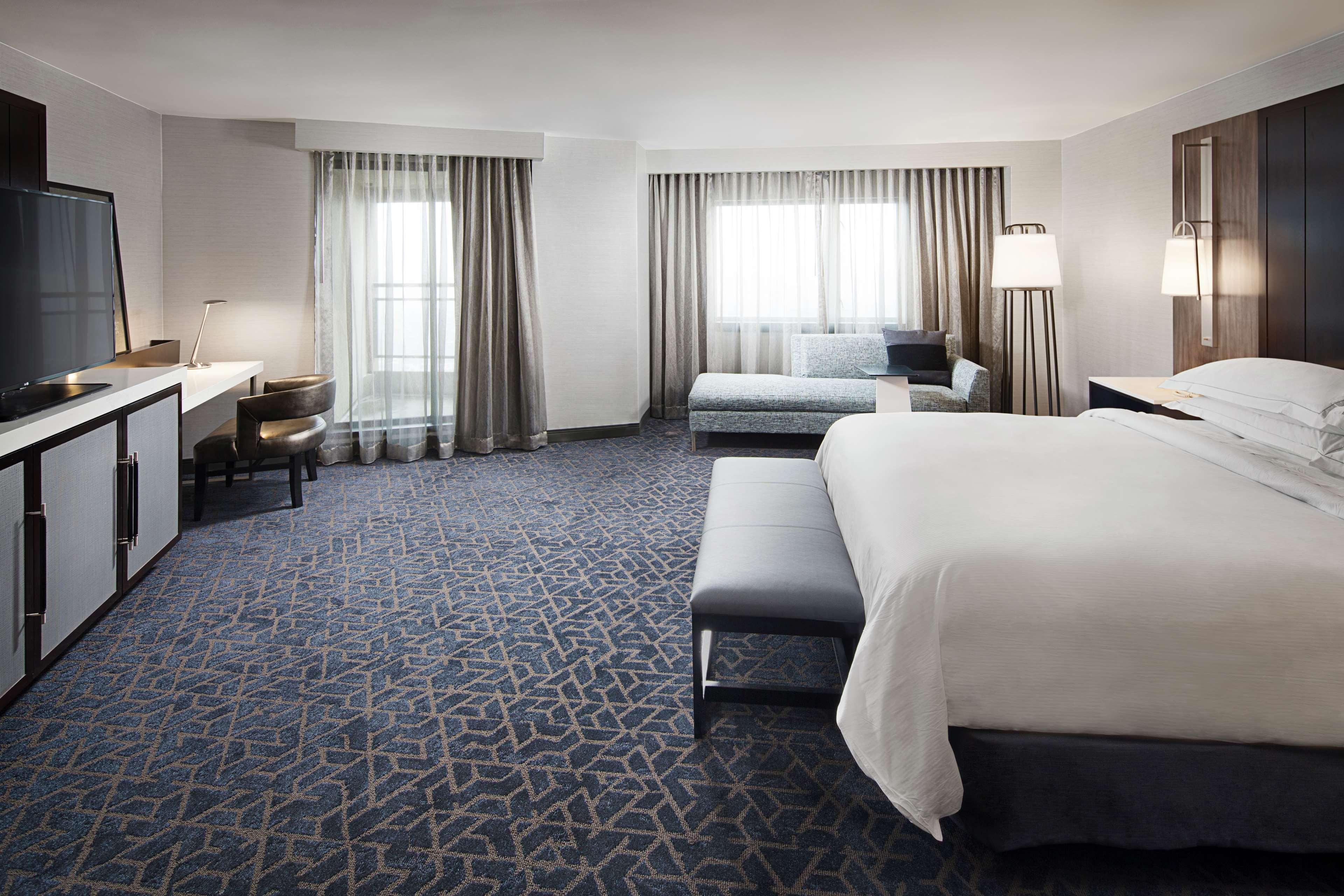 Room, King Bed, City View, Alcove, High Floor