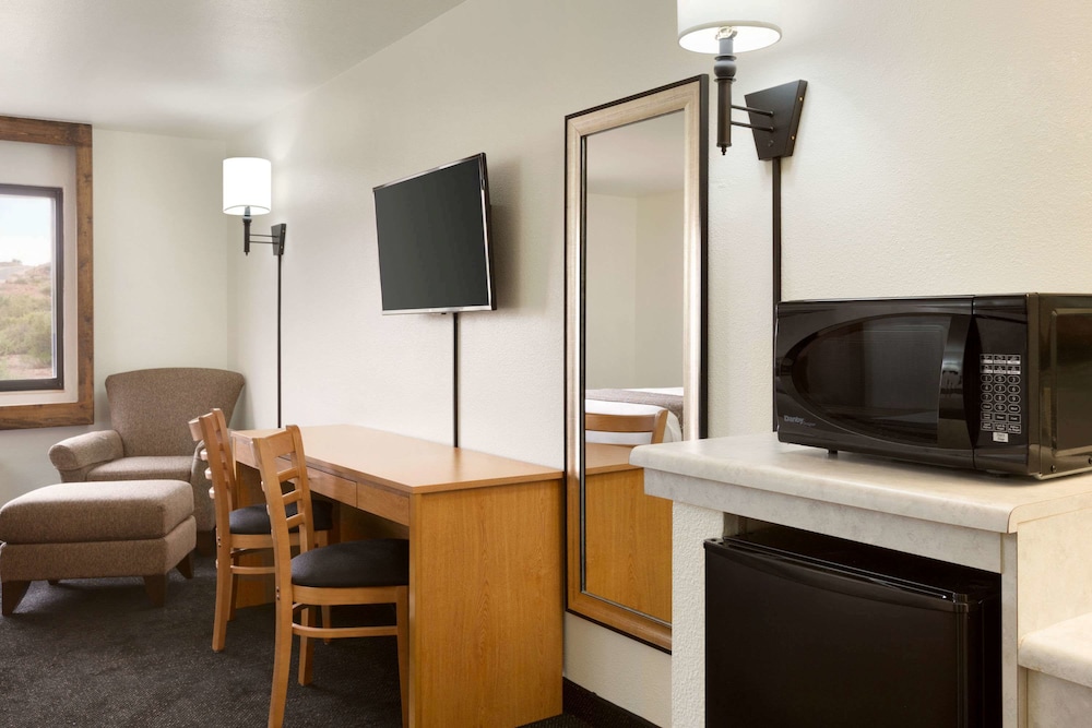 Travelodge by Wyndham Belen 20/30