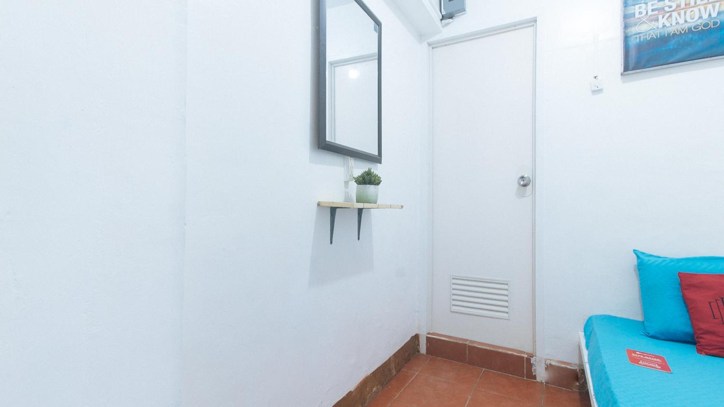 RedDoorz near OWWA Pasay 31/46