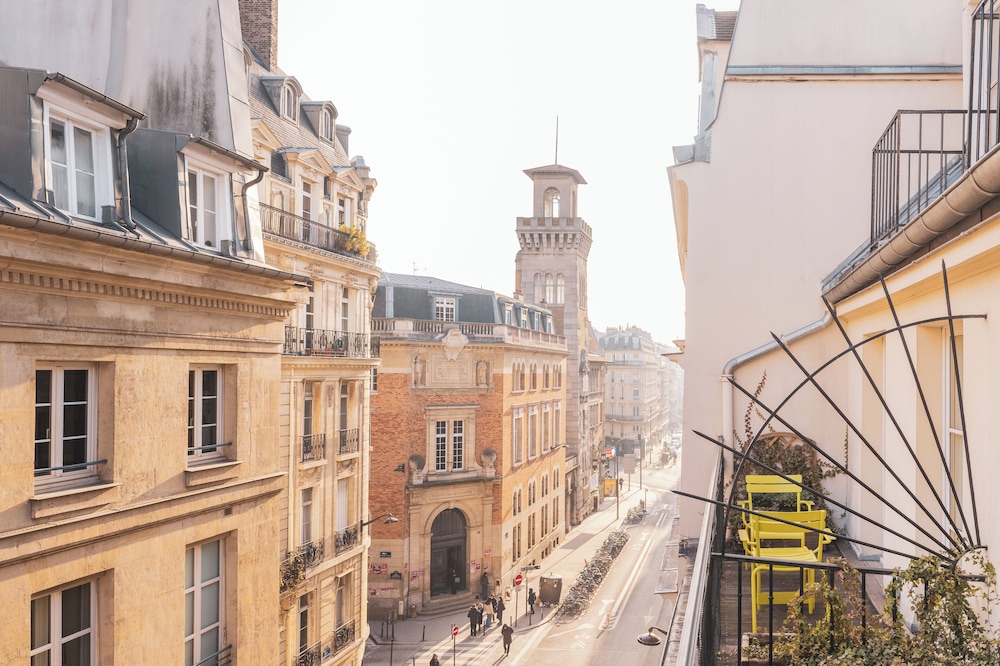 Hotel Le Petit Paris 58/63
