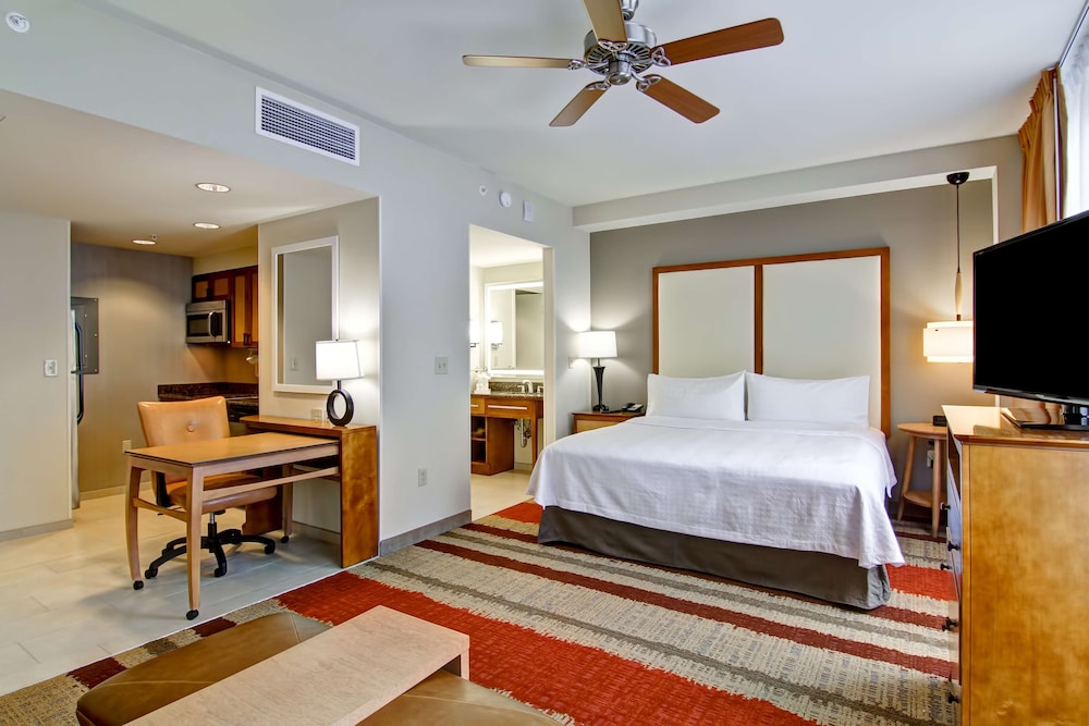 STUDIO, SUITE, KING BED