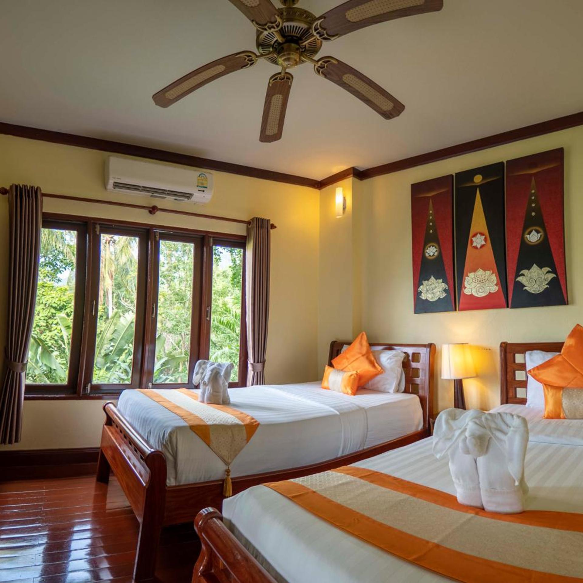 Deluxe, Twin Beds