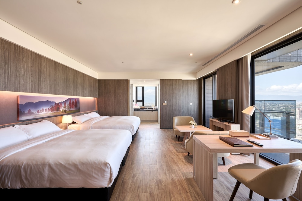 PANORAMIC, 2 QUEEN BEDS, ACCESSIBLE