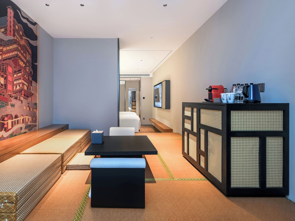 UrCove by Hyatt Chongqing Jiefangbei Hongyadong 35/50