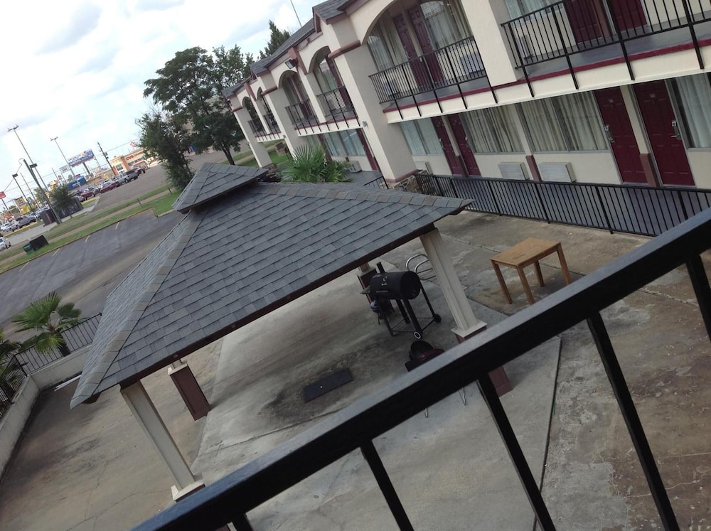 Executive Inn 5/45