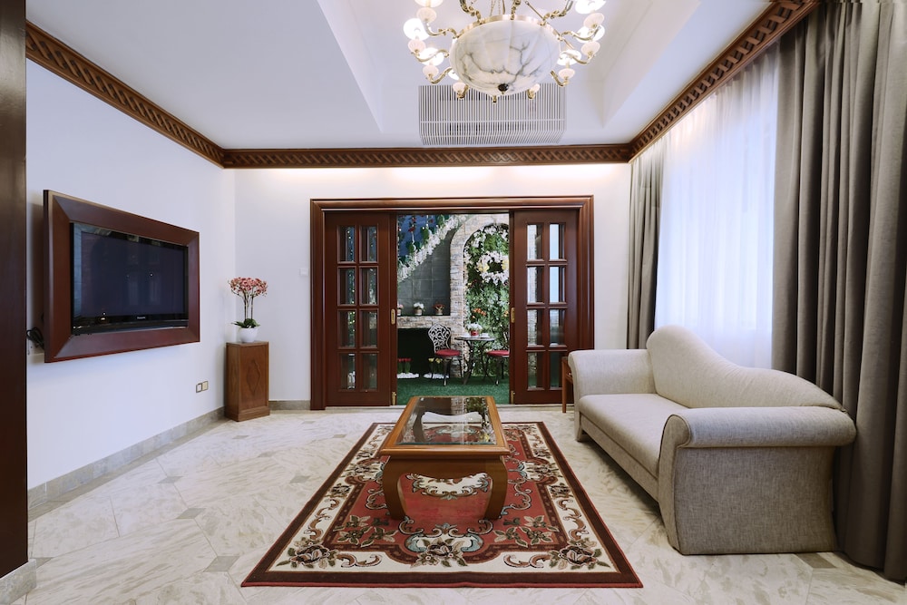 The Jesselton Hotel 36/50