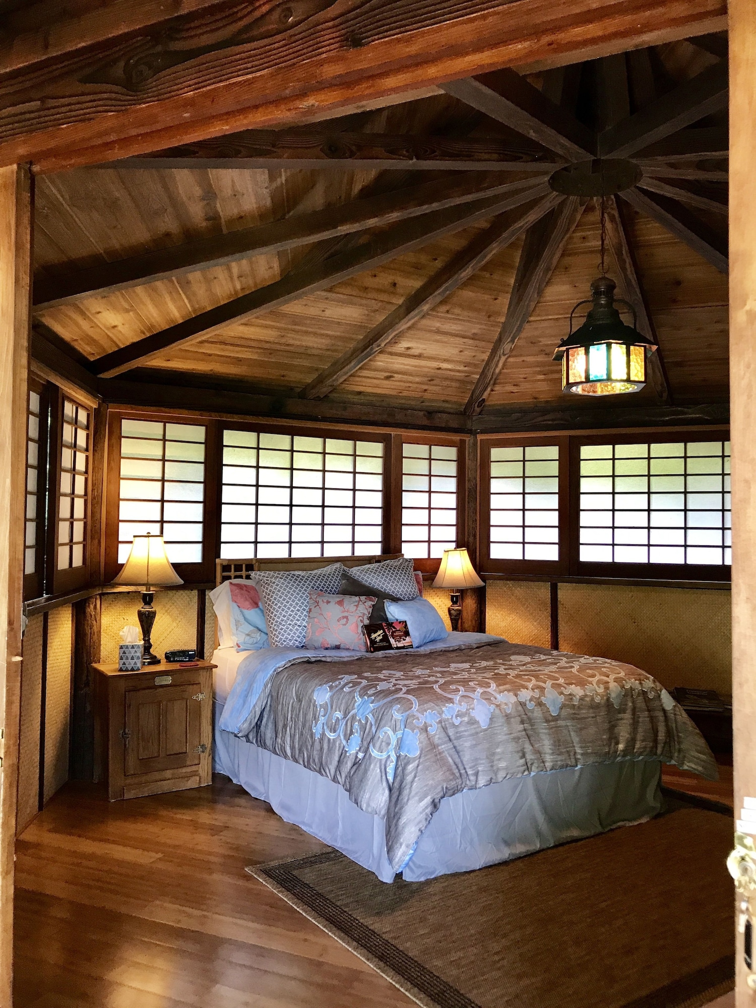 JAPANESE, ROMANTIC, SINGLE, QUEEN BED