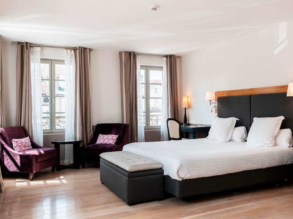 Hotel Castel Maintenon - Handwritten Collection 13/64