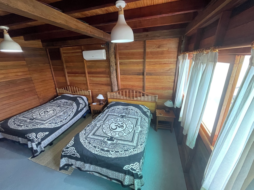 Galapagos Chalet 32/57