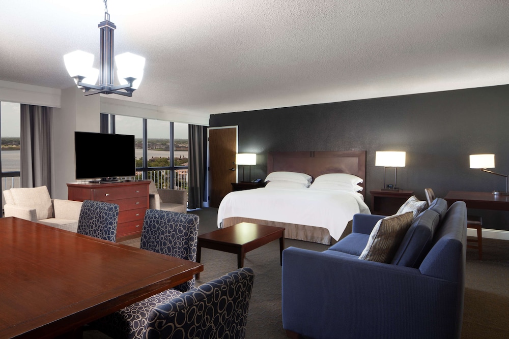 Compass Hotel Nassau Bay 26/65