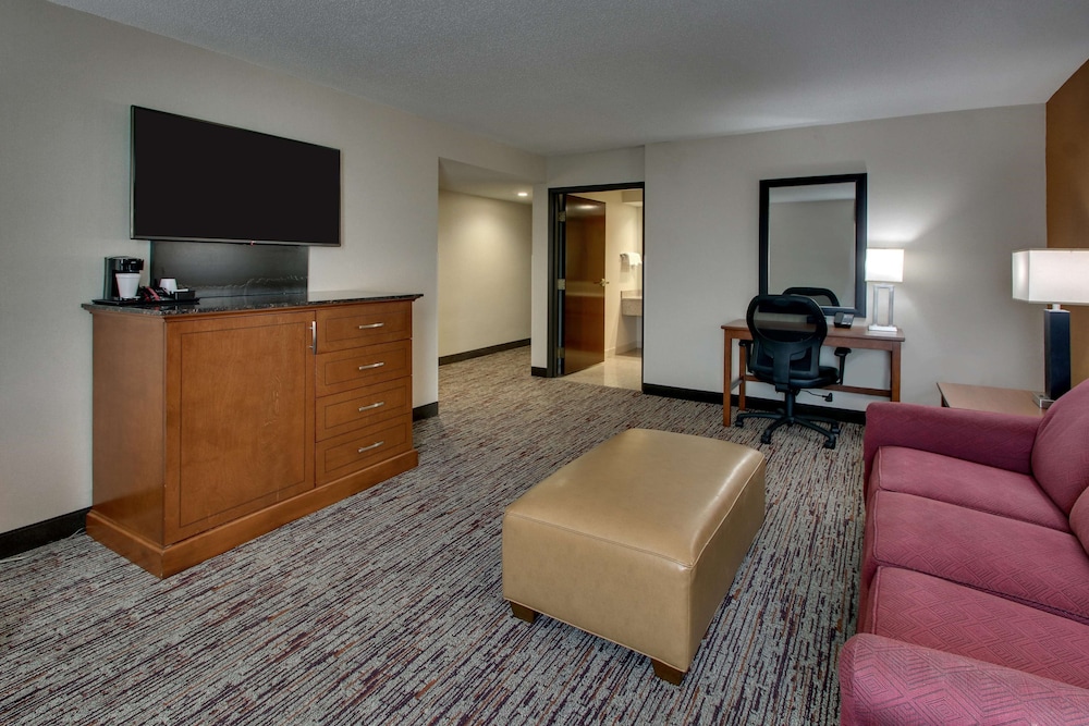 Drury Inn and Suites Evansville East 5/50