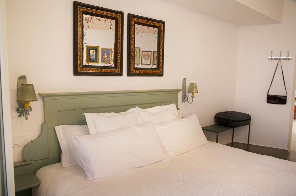 PLUS, DELUXE, APARTMENT