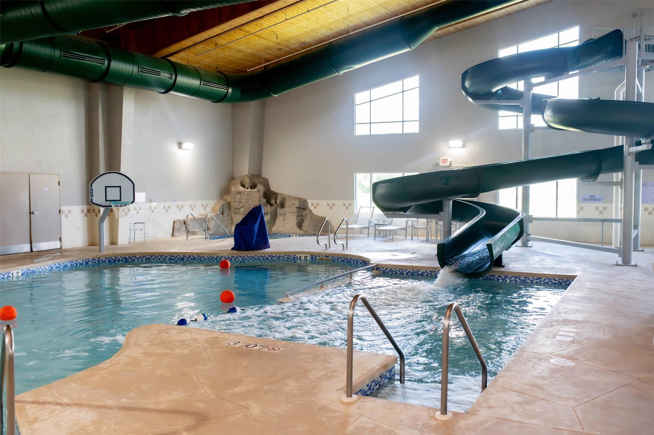 Country Inn and Suites by Radisson Prairie du Chien 12/36