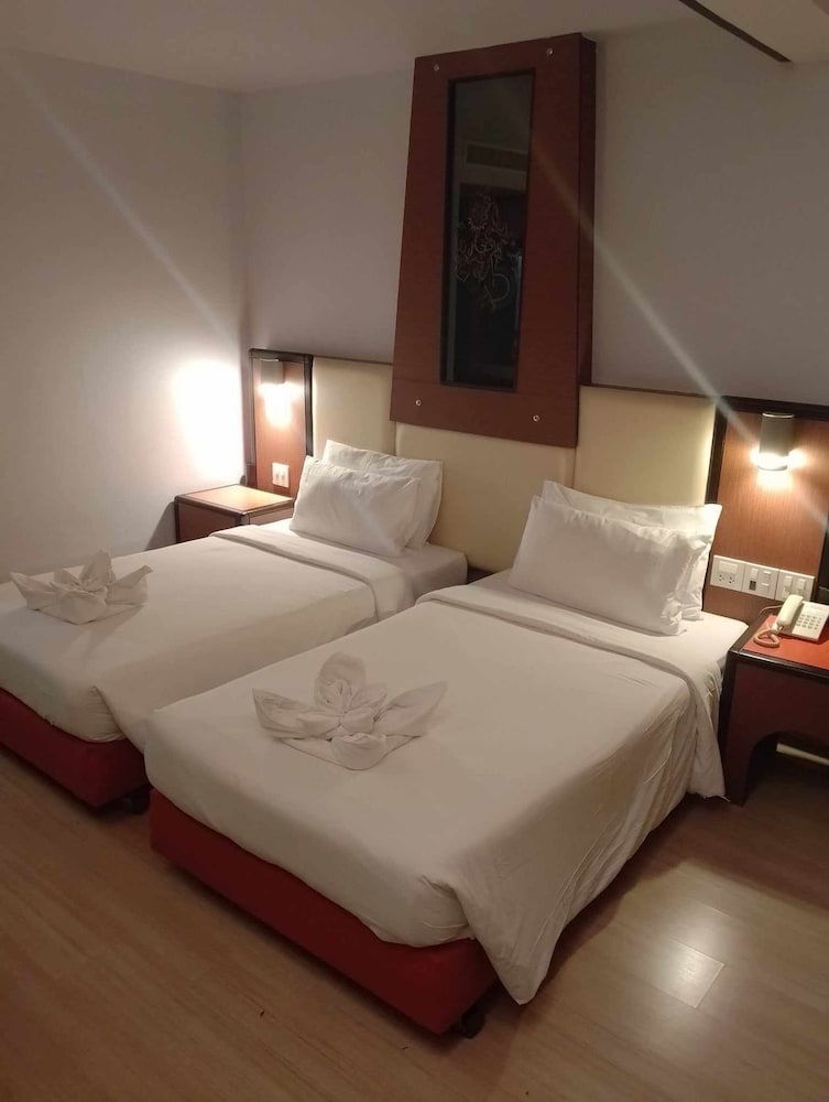 BP GRAND TOWER HOTEL 32/59