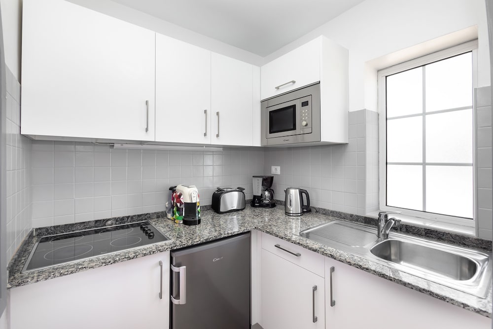 Sol Barbacan Apartments 48/72