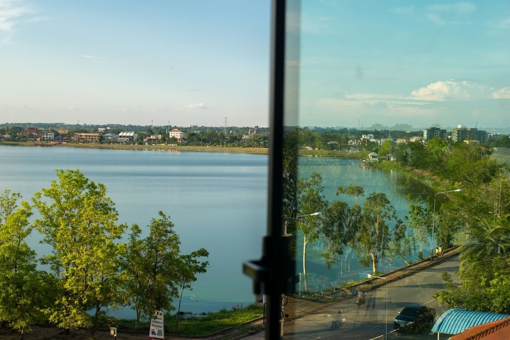 Chonlapruk Lakeside Hotel 56/56