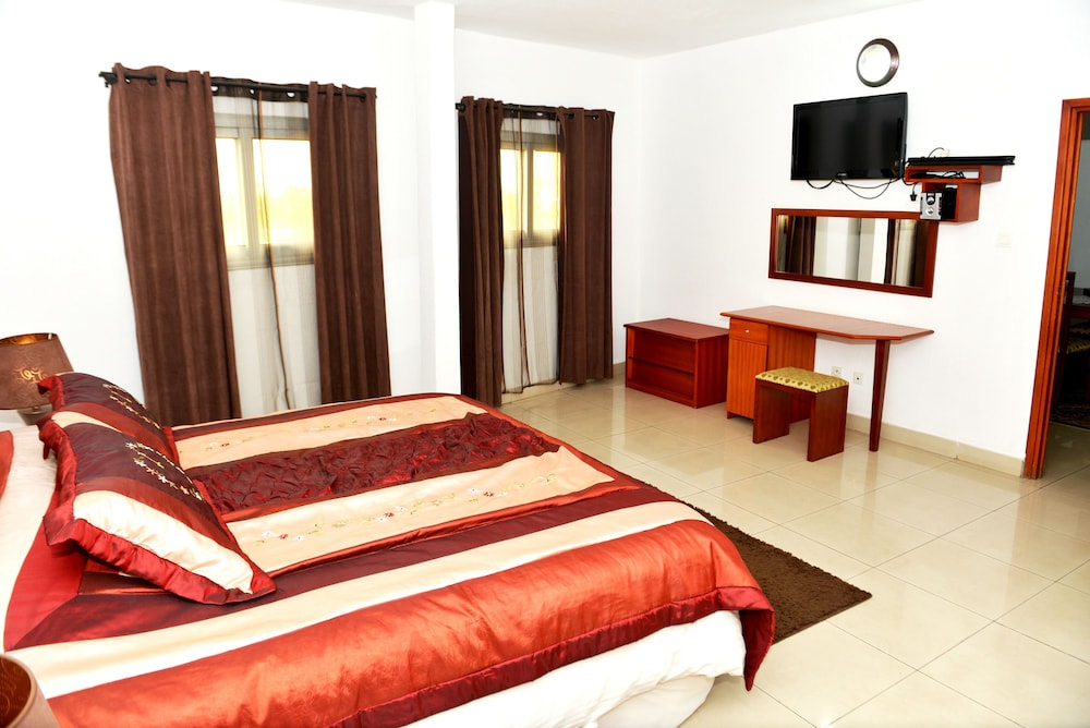Room at Golden Hotel & Suites, LOME