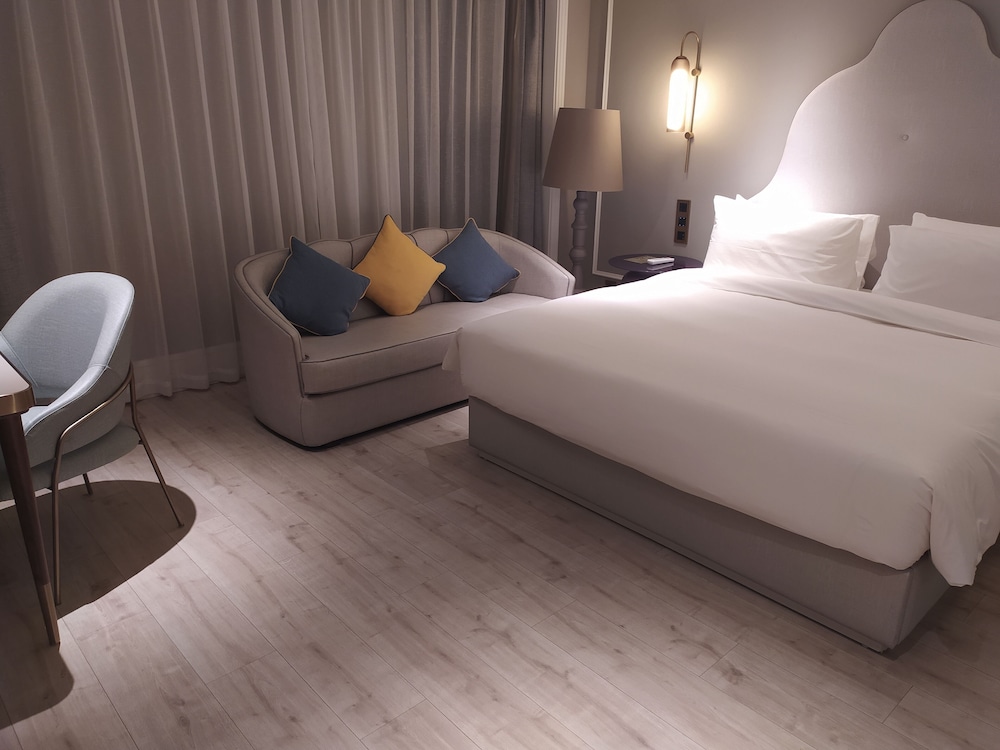 STANDARD, KING BED