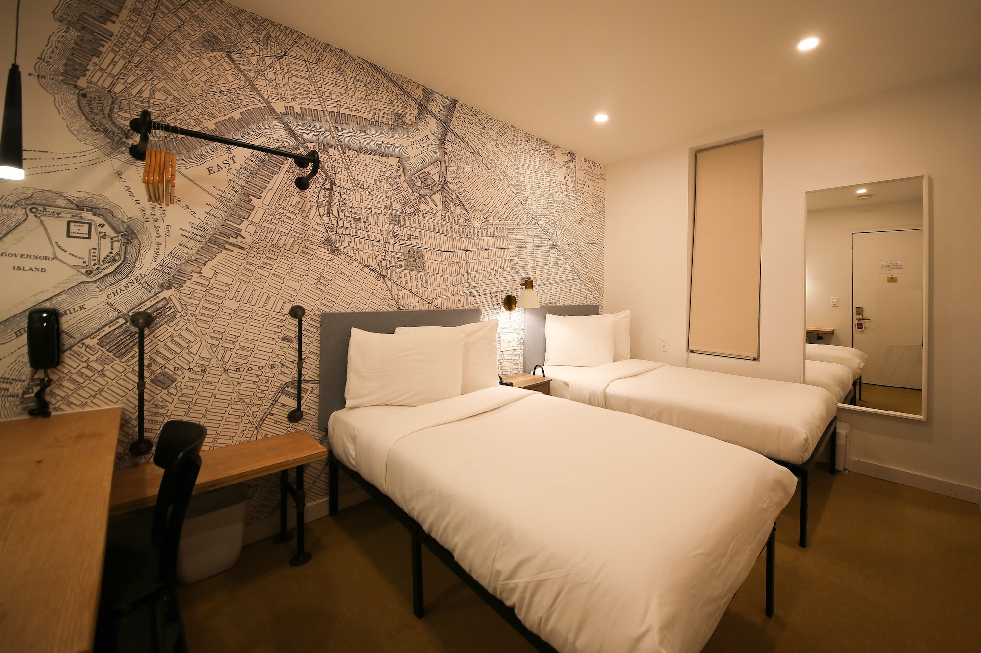 ROOM, TWIN BEDS